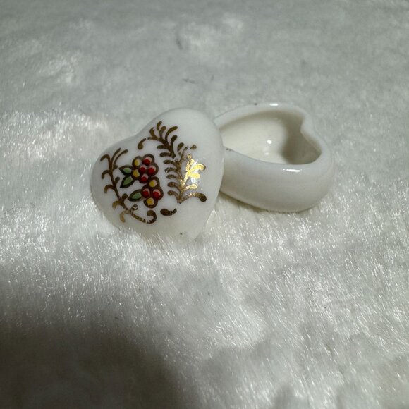 MiniatureVintage Heart-Shaped Ceramic Trinket Box With Gold Red Floral Design - Picture 4 of 8